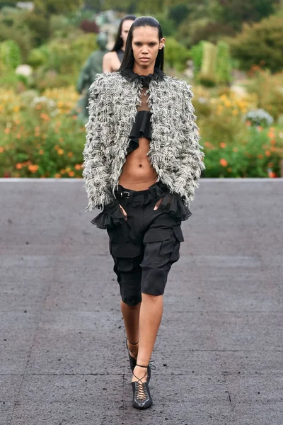 Look 13